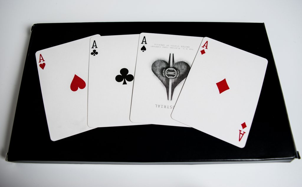 Les 5 cartes au poker : un jeu de stratégie et de bluff captivant